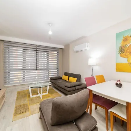 Central Flat With Shared Pool Near Airport Daire *