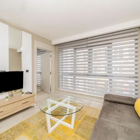 Central Flat With Shared Pool Near Airport Antalya