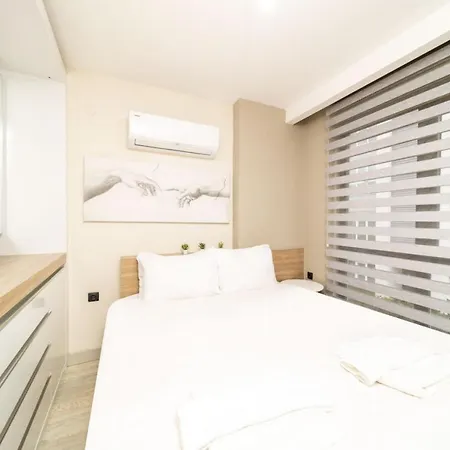Central Flat With Shared Pool Near Airport * Antalya