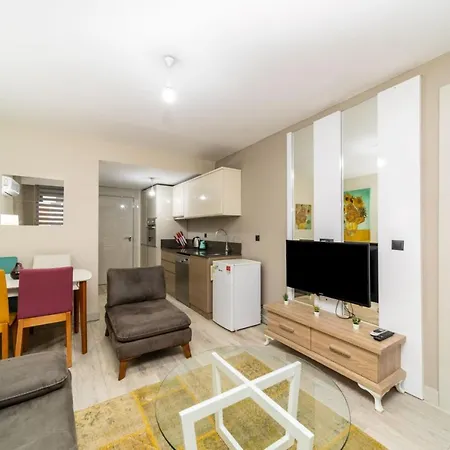 Daire Central Flat With Shared Pool Near Airport Antalya