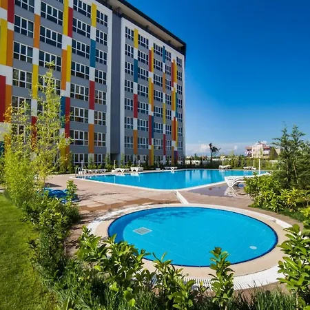 Daire Central Flat With Shared Pool Near Airport