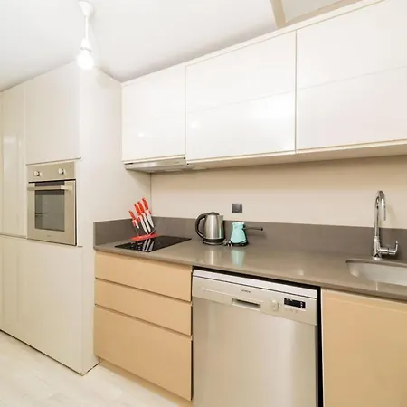 Daire Central Flat With Shared Pool Near Airport Antalya